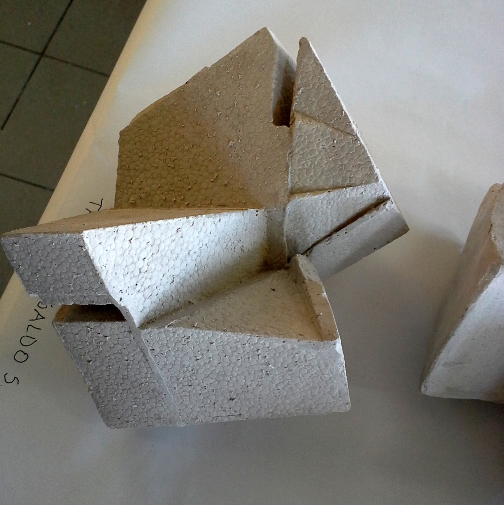 2013. OBJETOS DE YESO